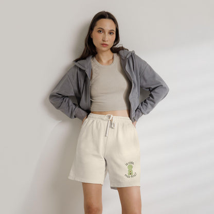 La vida mas fina smiski graphic Sweat Shorts | Spanish phrase, pastel green art